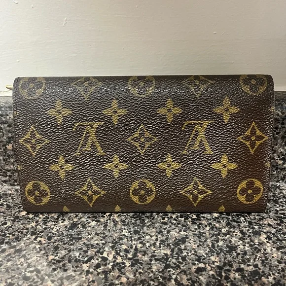 SOLD-Louis Vuitton Vintage Sarah Wallet - Picture 3 of 7
